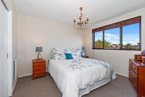 Photo of property in 22 Derenzy Place, Avonhead, Christchurch, 8042