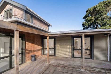 Photo of property in 207 Manly Street, Paraparaumu Beach, Paraparaumu, 5032