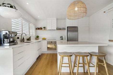 Photo of property in 2/10 Merani Street, Narrow Neck, Auckland, 0622