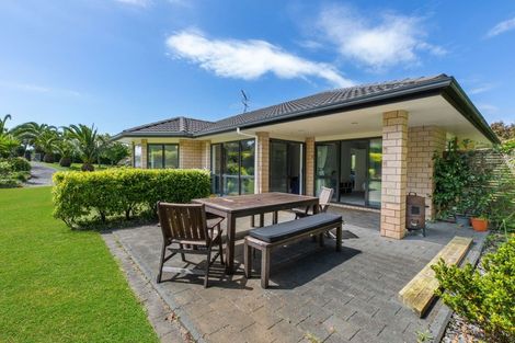 Photo of property in 10 Gleaming Place, Waiuku, 2123