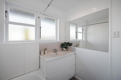 Photo of property in 102 Carisbrooke Street, Aranui, Christchurch, 8061