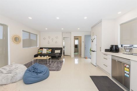 Photo of property in 33 Everglade Drive, Goodwood Heights, Auckland, 2105