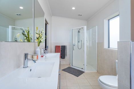 Photo of property in 16 Tironui Place, Whitianga, 3510