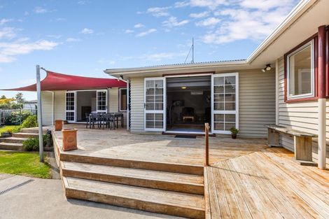 Photo of property in 6 Kauri Street, Merrilands, New Plymouth, 4312