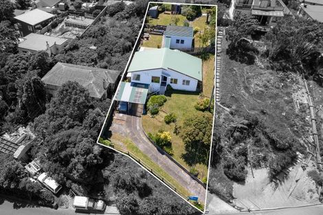 Photo of property in 25 Miles Crescent, Newlands, Wellington, 6037