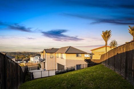 Photo of property in 16 Eric Gifford Drive, Ranui, Auckland, 0612
