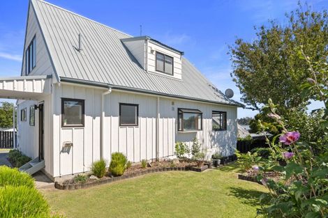 Photo of property in 3 Rangataua Street, Welcome Bay, Tauranga, 3112