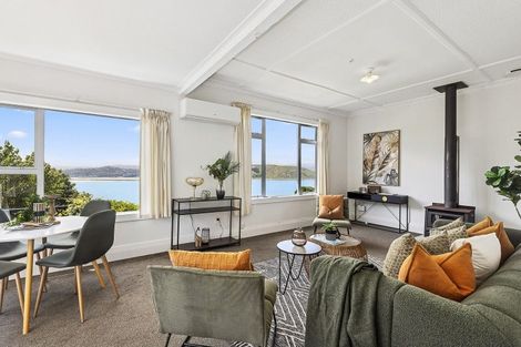 Photo of property in 24 Hungerford Road, Lyall Bay, Wellington, 6022