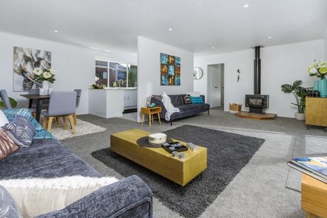 Photo of property in 2/266 Forrest Hill Road, Forrest Hill, Auckland, 0620