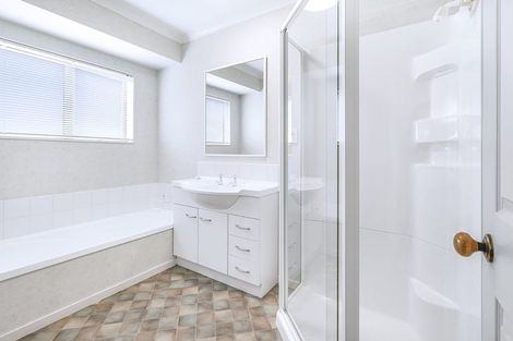 Photo of property in 18 John Webb Drive, Glenview, Hamilton, 3206