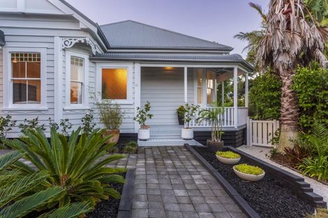 Photo of property in 10a Olwyn Place, Greenhithe, Auckland, 0632