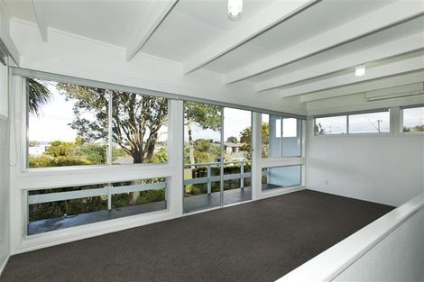 Photo of property in 1/8 Rewi Street, Torbay, Auckland, 0630