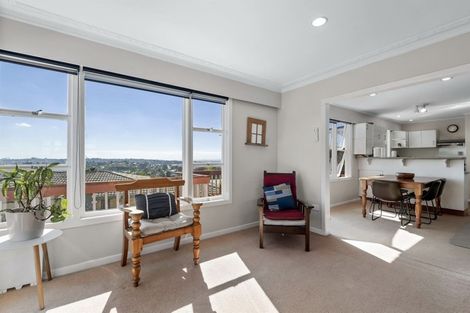 Photo of property in 10 Coronation Road, Glenfield, Auckland, 0627