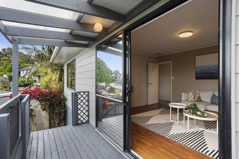 Photo of property in 9 Kupari Place, Totara Vale, Auckland, 0629