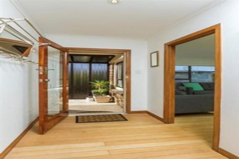 Photo of property in 33 Tui Glen Road, Birkenhead, Auckland, 0626