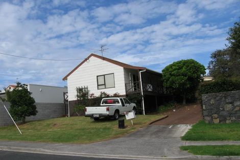 Photo of property in 2/19 Waiake Street, Torbay, Auckland, 0630