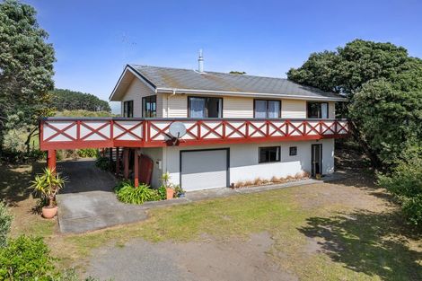 Photo of property in 19 Colenso Place, Otaki Beach, Otaki, 5512