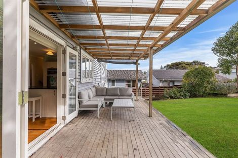 Photo of property in 22 Juniper Road, Sunnynook, Auckland, 0620