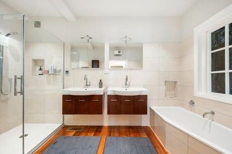 Photo of property in 5a Raroa Road, Kelburn, Wellington, 6012