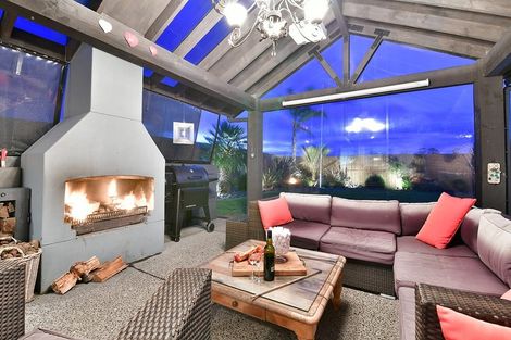 Photo of property in 6 Raabia Close, Parakai, 0830