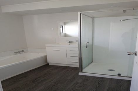 Photo of property in 2/12 Melleray Place, Randwick Park, Auckland, 2105