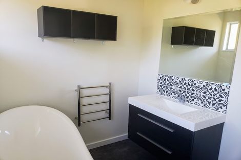 Photo of property in 17 Kowhai Street, Tawa, Wellington, 5028