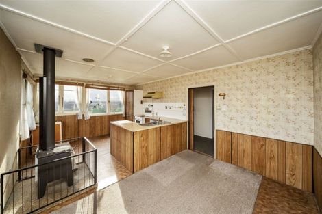 Photo of property in 1 Tawhiti Road, Hawera, 4610