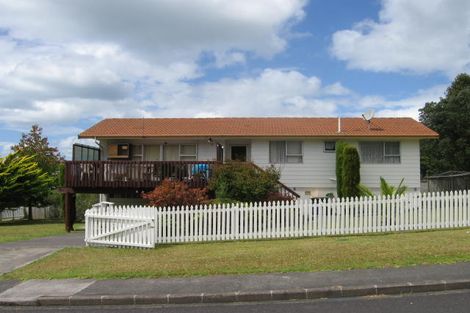 Photo of property in 2 Theban Place, Totara Vale, Auckland, 0629