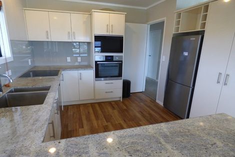 Photo of property in 2a Korotaha Terrace, Rothesay Bay, Auckland, 0630