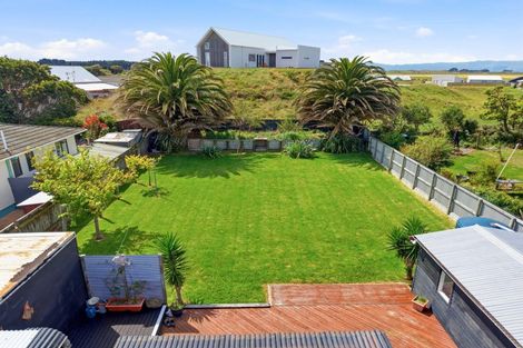 Photo of property in 10 Andresen Street, Foxton Beach, Foxton, 4815