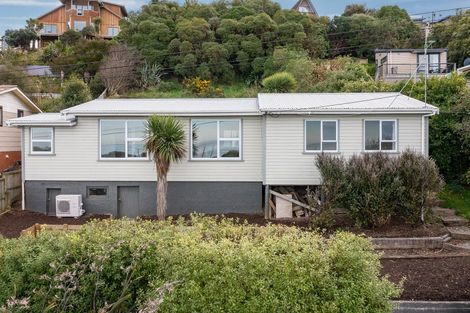 Photo of property in 33 Queen Street, Brighton, Dunedin, 9035