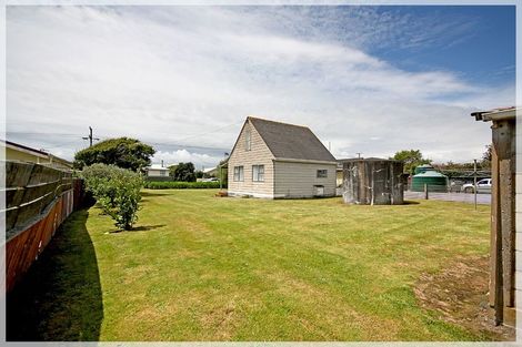 Photo of property in 16 Nuku Street, Tangimoana, 4822
