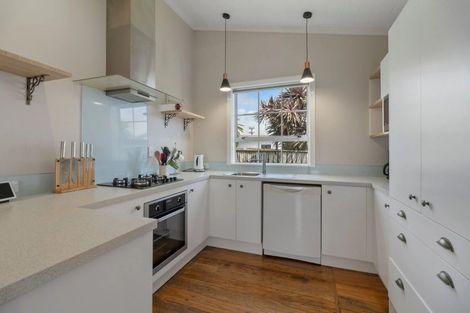 Photo of property in 162 Tukapa Street, Westown, New Plymouth, 4310