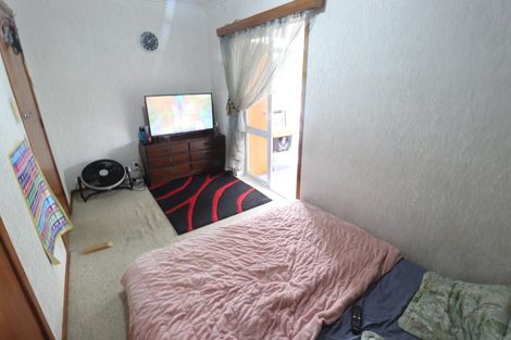 Photo of property in 25 Kaipatiki Road, Glenfield, Auckland, 0629