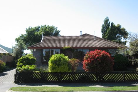 Photo of property in 22 Westgrove Avenue Avonhead Christchurch City