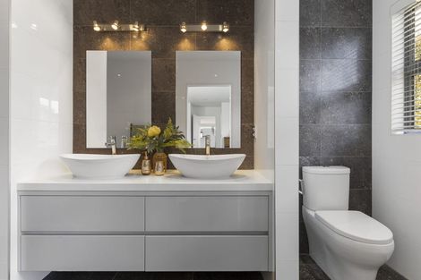 Photo of property in 38 Takutai Avenue, Bucklands Beach, Auckland, 2012