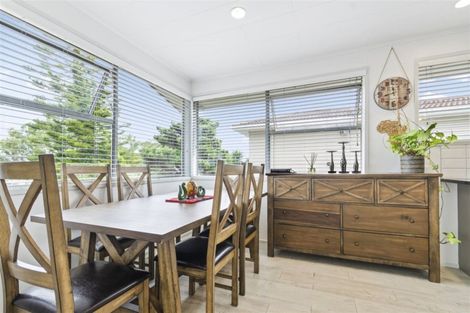 Photo of property in 6 Yeoman Place, Howick, Auckland, 2014