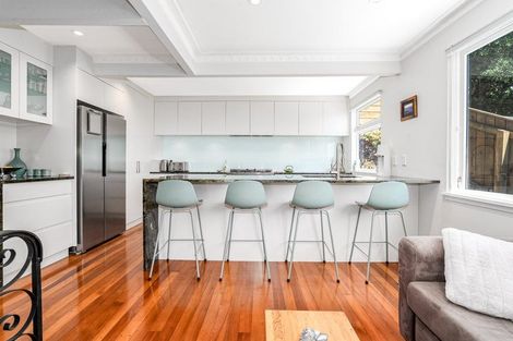 Photo of property in 62 Evans Bay Parade, Roseneath, Wellington, 6021