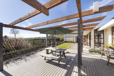 Photo of property in 61 Turitea Road, Fitzherbert, Palmerston North, 4472