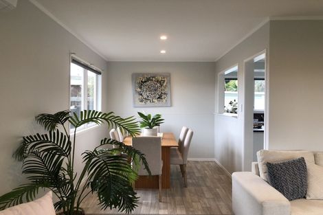 Photo of property in 15 Arlette Place, Massey, Auckland, 0614