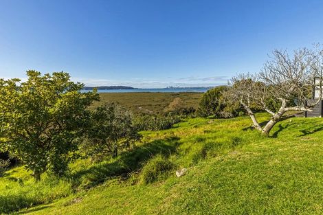Photo of property in 33a Dawnhaven Drive, Te Atatu Peninsula, Auckland, 0610