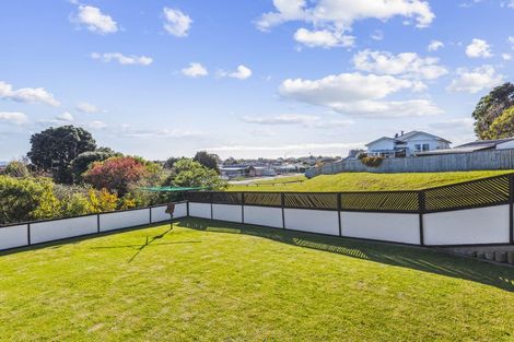 Photo of property in 77 Aorangi Road, Paraparaumu, 5032