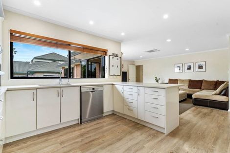 Photo of property in 36a Westerham Drive, Dannemora, Auckland, 2016