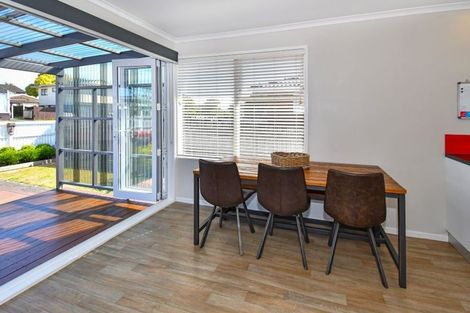 Photo of property in 2 Cheam Place, Pakuranga Heights, Auckland, 2010