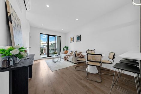 Photo of property in 5/220 Pakuranga Road, Pakuranga Heights, Auckland, 2010