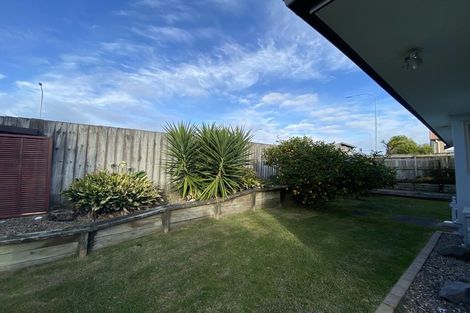 Photo of property in 13 Fearnley Grove, Albany, Auckland, 0632