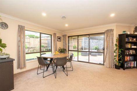 Photo of property in 4 Sharaleigh Place, Grandview Heights, Hamilton, 3200