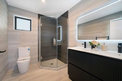 Photo of property in 53 Meadowood Drive, Unsworth Heights, Auckland, 0632