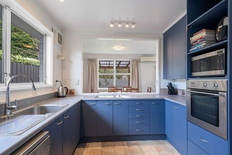 Photo of property in 18 Leybourne Avenue, Waikanae, 5036