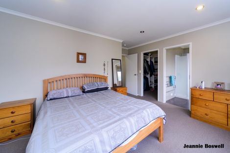 Photo of property in 9 Walnut Grove, Kelvin Grove, Palmerston North, 4414